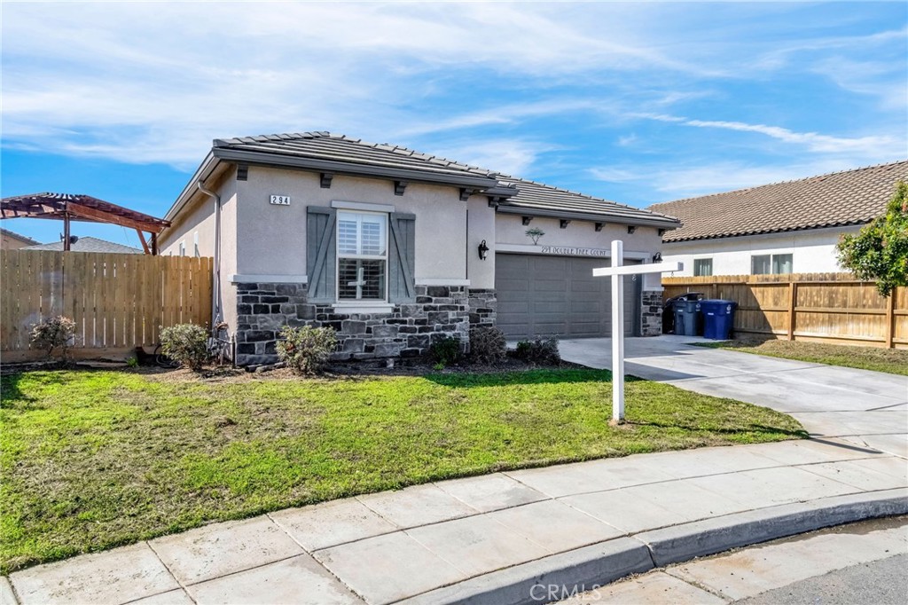 294 Double Tree Court Madera, CA 93637 - Photo 2 of 40 a front view of house with yard