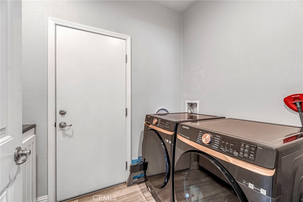 294 Double Tree Court Madera, CA 93637 - Photo 23 of 40 a view of a workspace with furniture