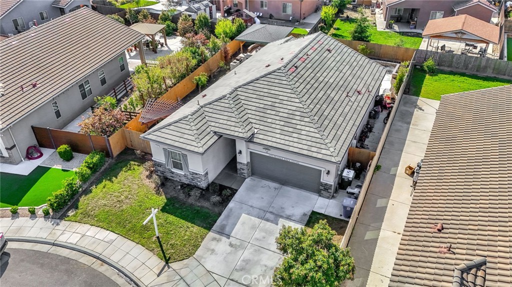 294 Double Tree Court Madera, CA 93637 - Photo 36 of 40 a view of a patio with plants and a bench