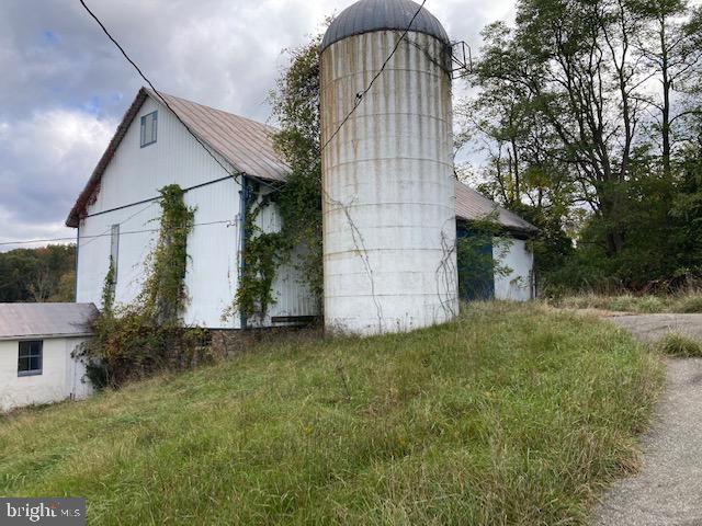 1404 Uniontown Road Westminster, MD 21158 - Photo 21 of 24 a front view of a house with garden