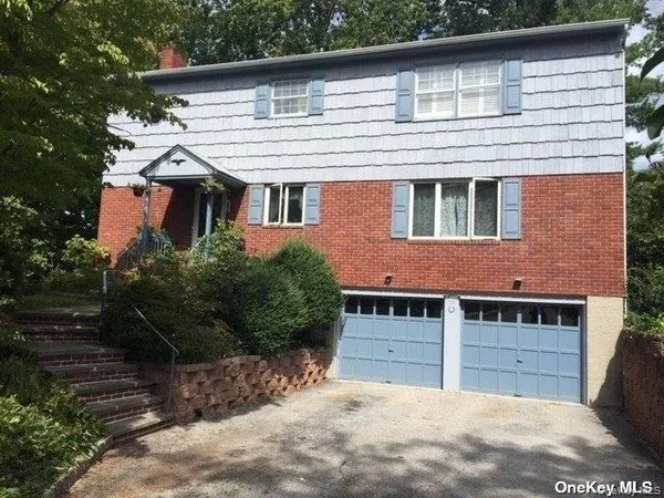 $2,700 | Undisclosed Address, Huntington, NY 11743