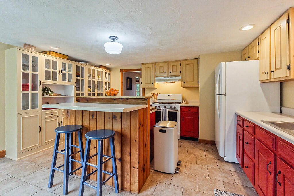 286 Canaan Road Clinton, ME 04927 - Photo 4 of 53 37_BP5A0109_DxO_mls