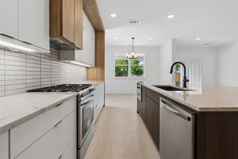 $525,000 | 416 South Elm Street, Sherman, TX 75090