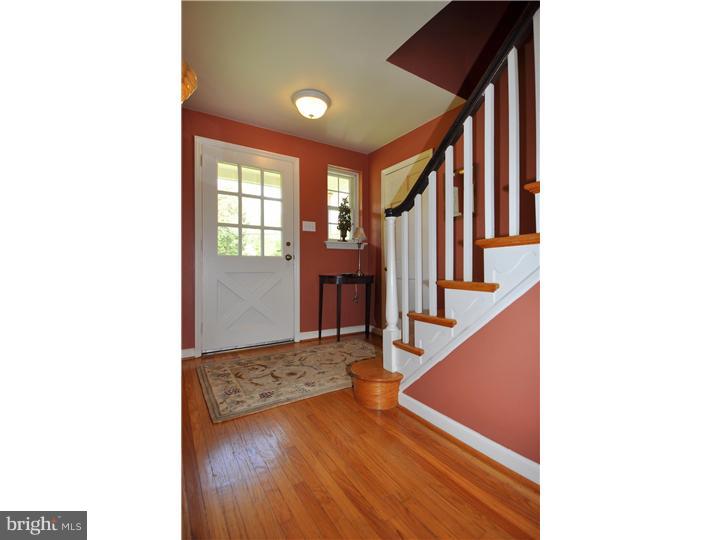 420 Glenwyth Road Wayne, PA 19087 - Photo 3 of 25 Foyer