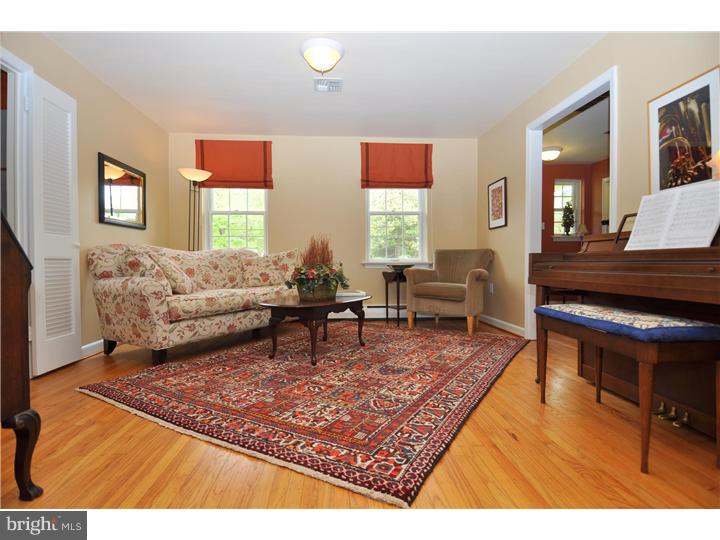 420 Glenwyth Road Wayne, PA 19087 - Photo 6 of 25 Living Room