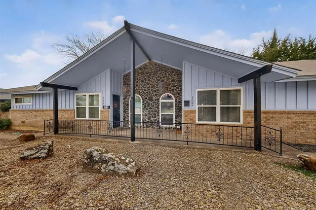 $474,900 | 153 Sheri Lane, Hurst, TX 76053