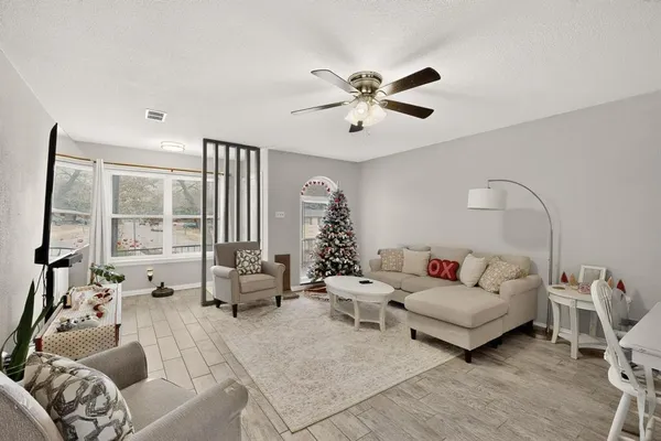 $464,900 | 153 Sheri Lane, Hurst, TX 76053