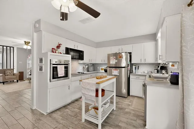 $474,900 | 153 Sheri Lane, Hurst, TX 76053