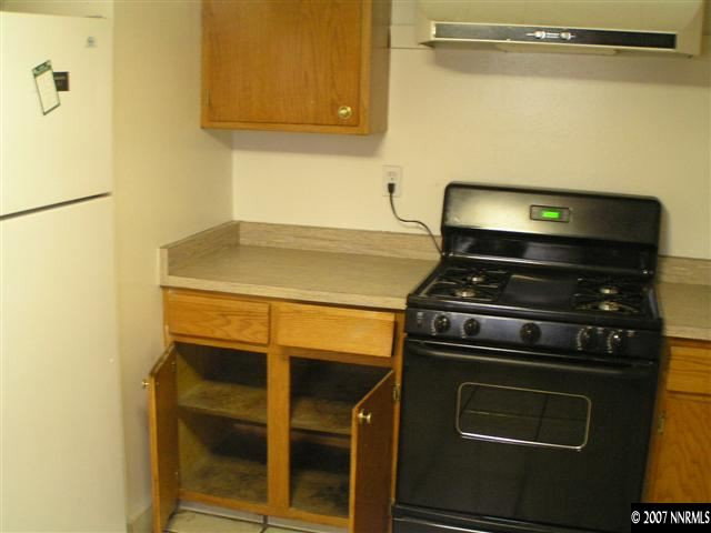 470 Highland Avenue Reno, NV 89512 - Photo 4 of 7 a kitchen with a stove and a microwave