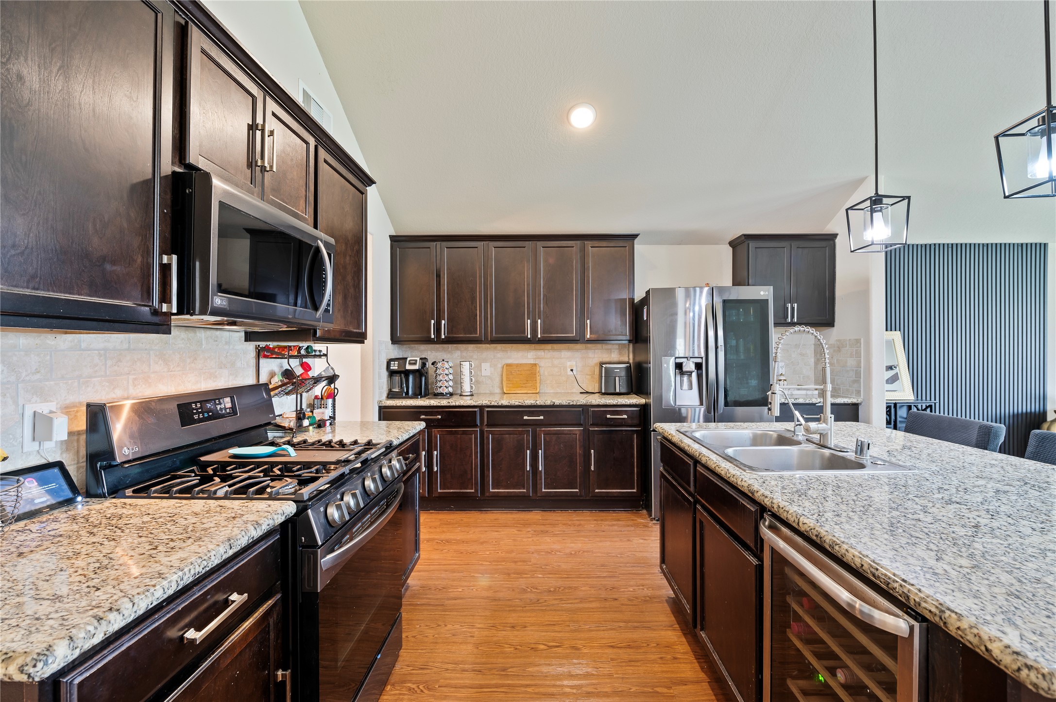 9906 Bezeled Cir Lane Rosharon, TX 77583 - Photo 6 of 26