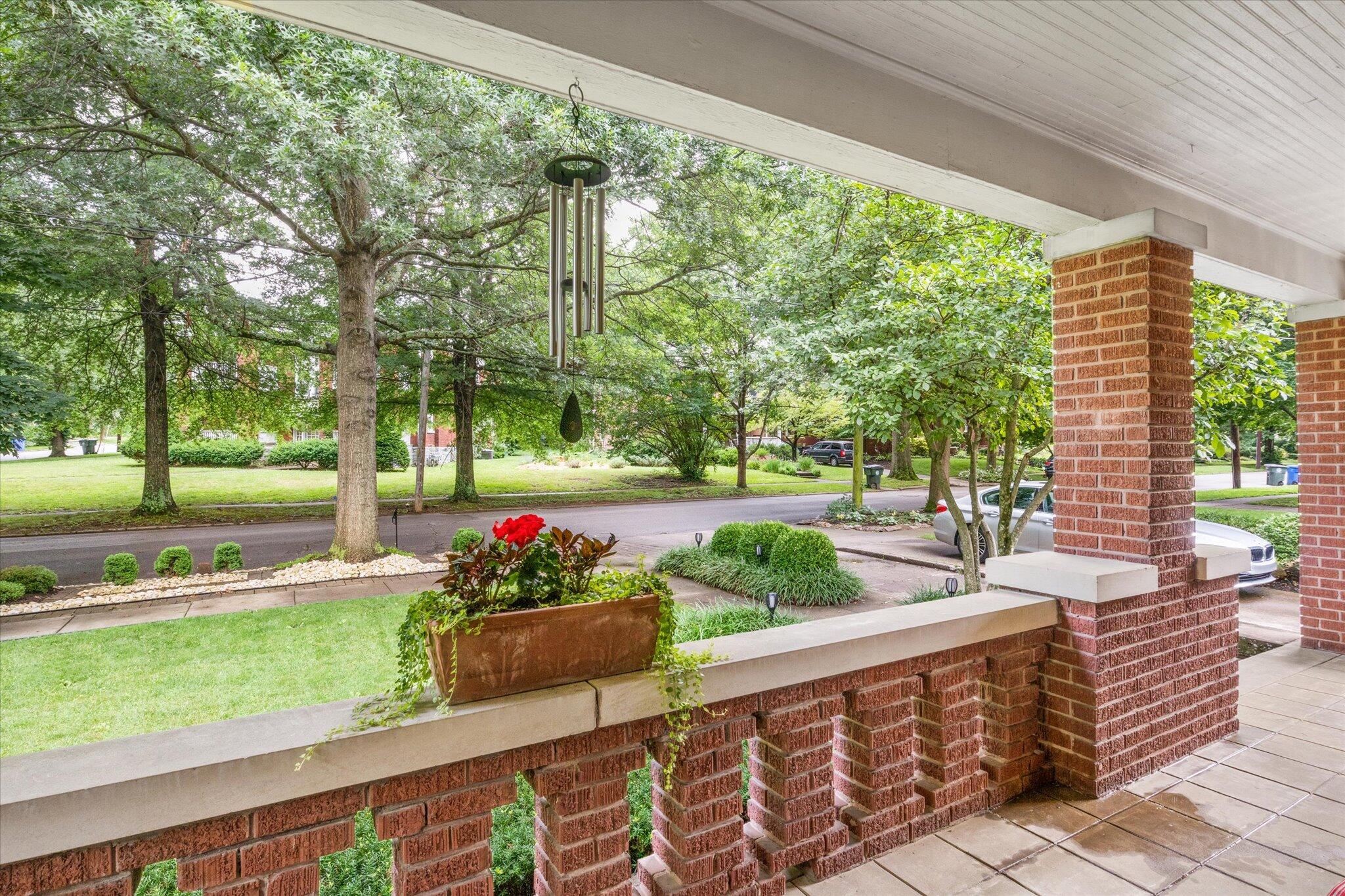 215 McDowell Road Lexington, KY 40502 - Photo 7 of 44 07-MG_1944