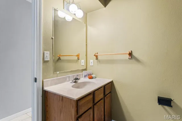 $165,000 | 40 Clinton Hill Drive, Belleville, IL 62226