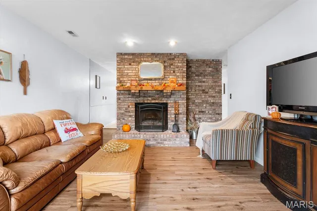 $165,000 | 40 Clinton Hill Drive, Belleville, IL 62226