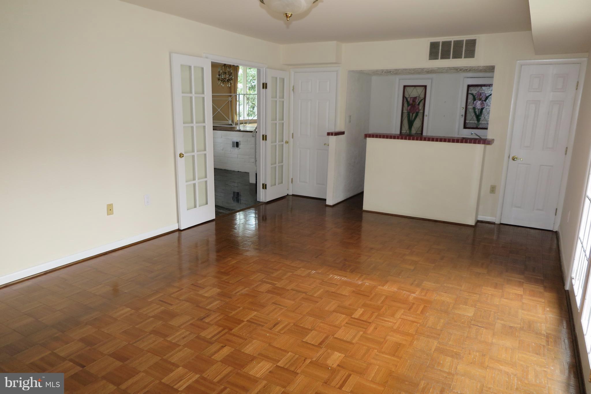 5639 Oldchester Road Bethesda, MD 20814 - Photo 14 of 30 Family Room with wet bar