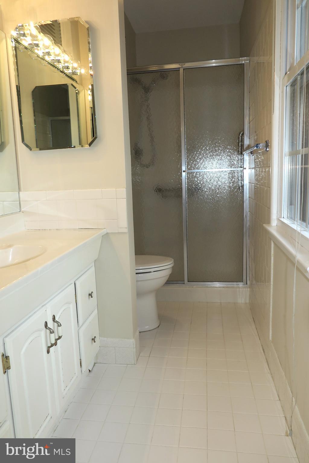 5639 Oldchester Road Bethesda, MD 20814 - Photo 22 of 30 Bath (Master)
