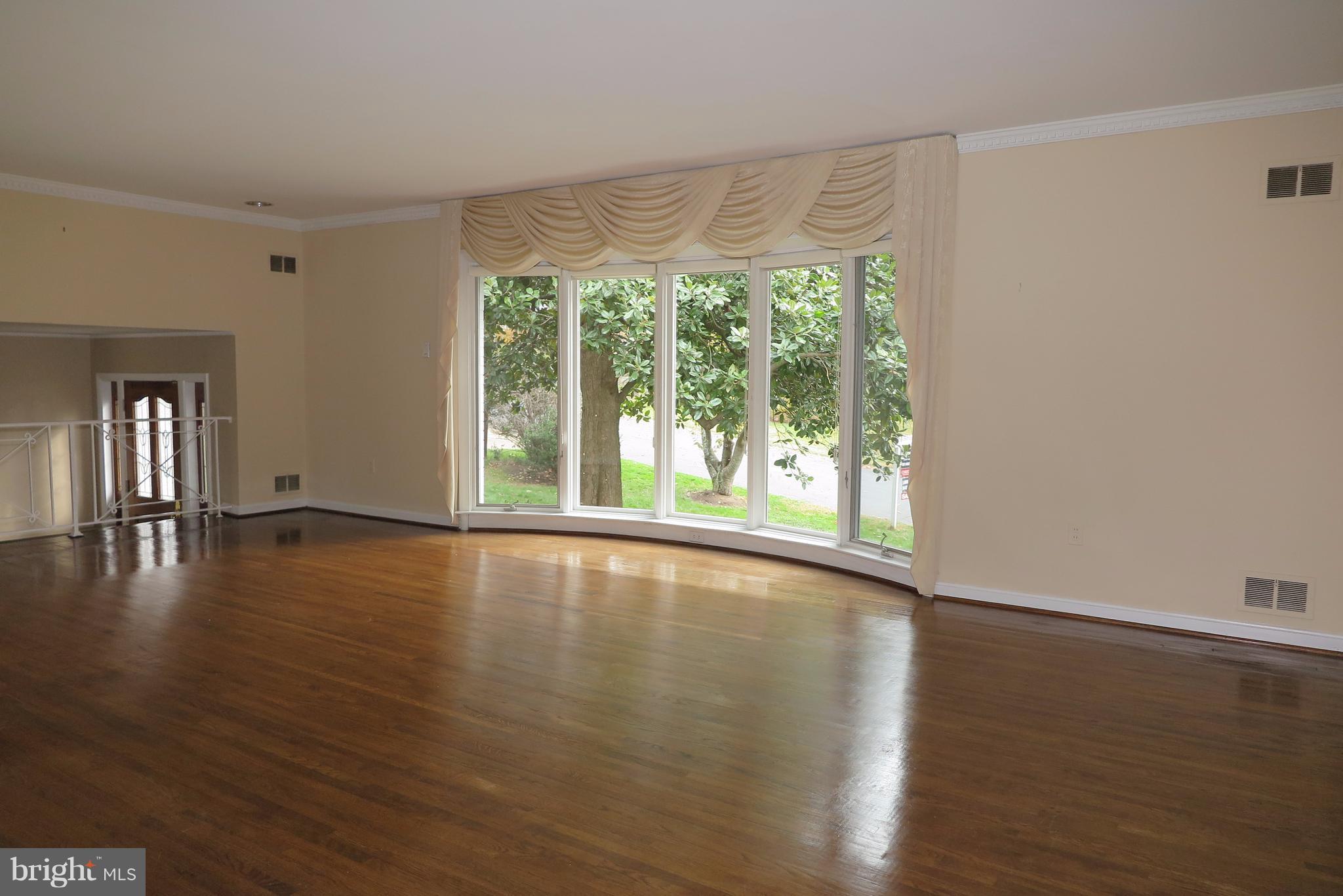 5639 Oldchester Road Bethesda, MD 20814 - Photo 7 of 30 Living Room with picture window