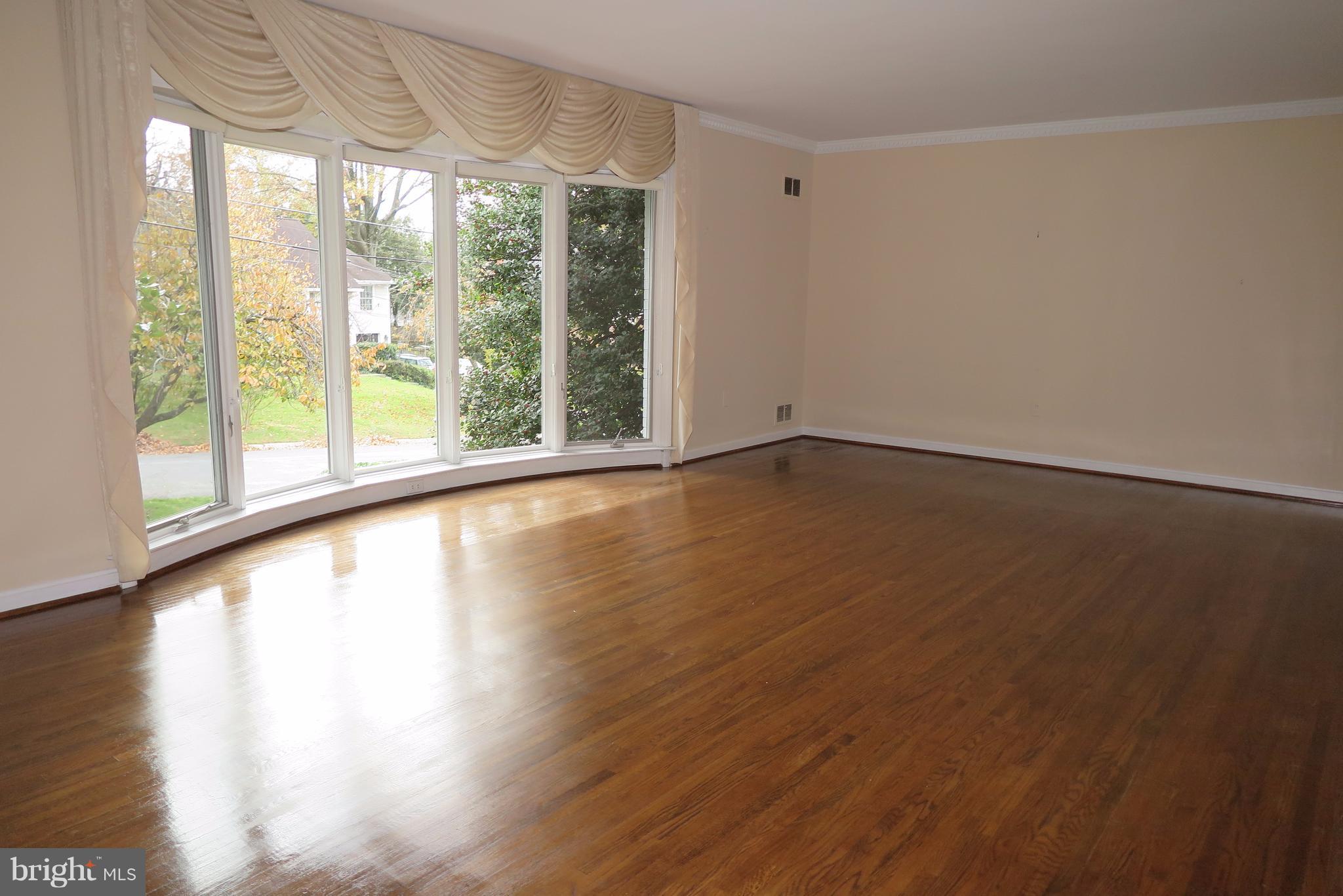 5639 Oldchester Road Bethesda, MD 20814 - Photo 8 of 30 Living Room view 2