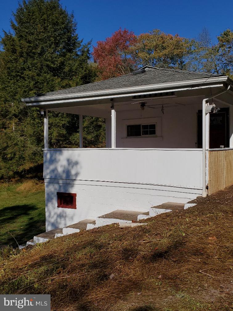 4586 Back Road Halifax, PA 17032 - Photo 4 of 35 Porch Area