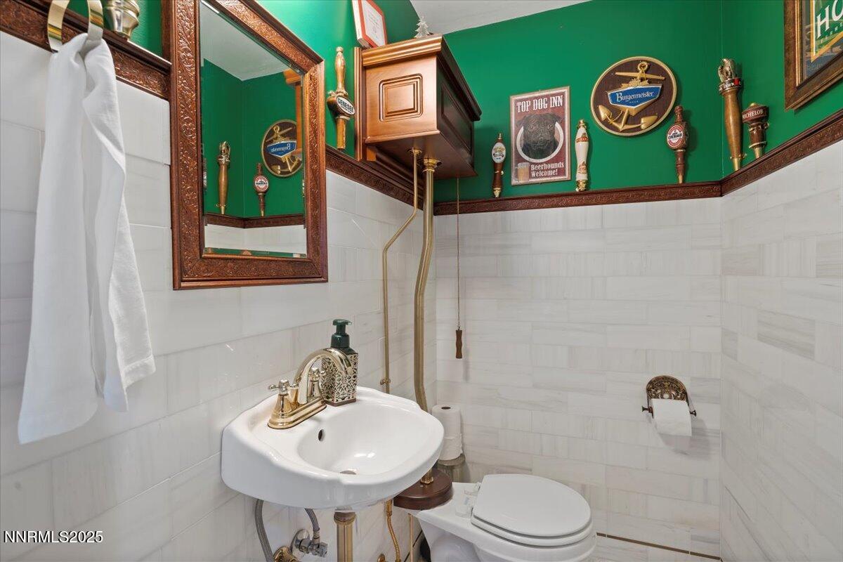 20855 Ames Lane Reno, NV 89521 - Photo 18 of 66 a bathroom with a toilet sink and mirror