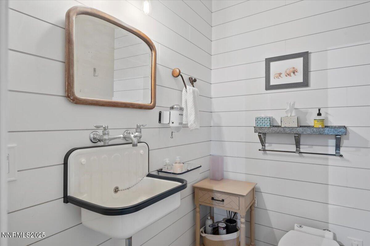 20855 Ames Lane Reno, NV 89521 - Photo 34 of 66 a bathroom with a sink toilet and mirror