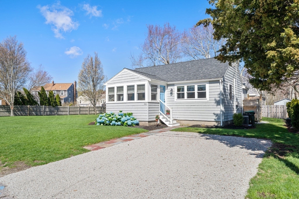 104 Hartford Road Marshfield, MA 02050 - Photo 1 of 37 Gallery Image 1