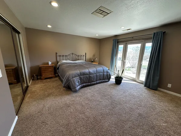 $785,000 | 800 Valley W Circle, Bishop, CA 93514