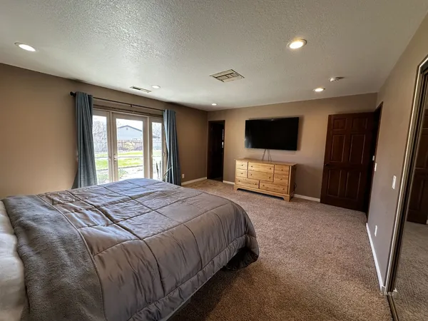$785,000 | 800 Valley W Circle, Bishop, CA 93514