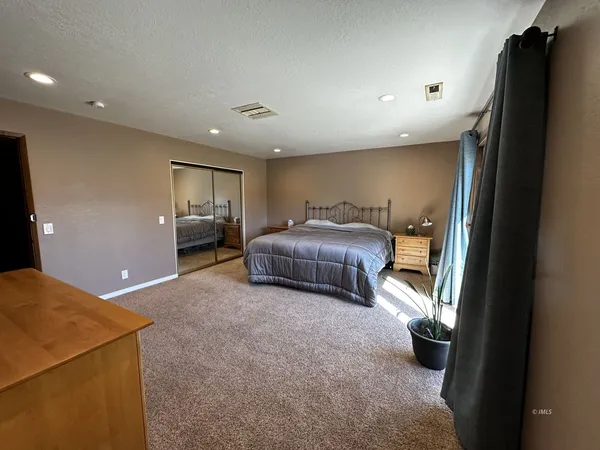 $785,000 | 800 Valley W Circle, Bishop, CA 93514