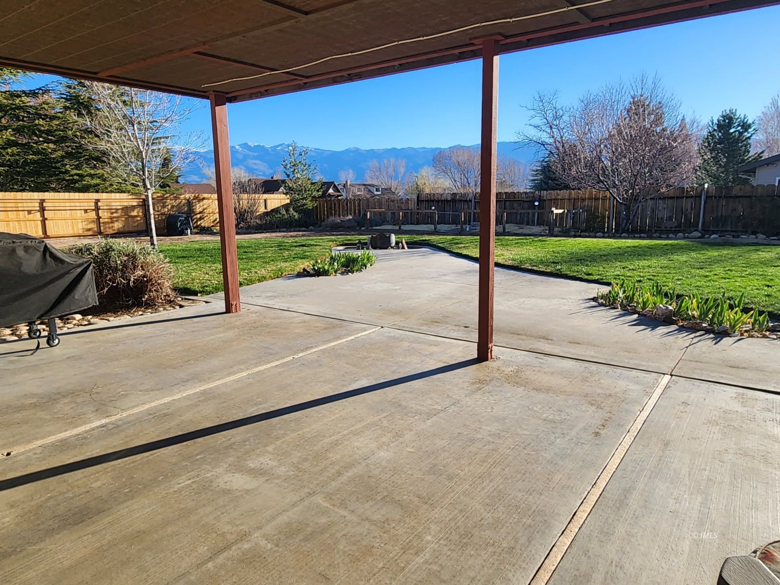 800 Valley W Circle Bishop, CA 93514 - Photo 20 of 26 Rear Patio to East