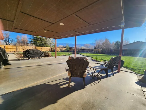 $785,000 | 800 Valley W Circle, Bishop, CA 93514