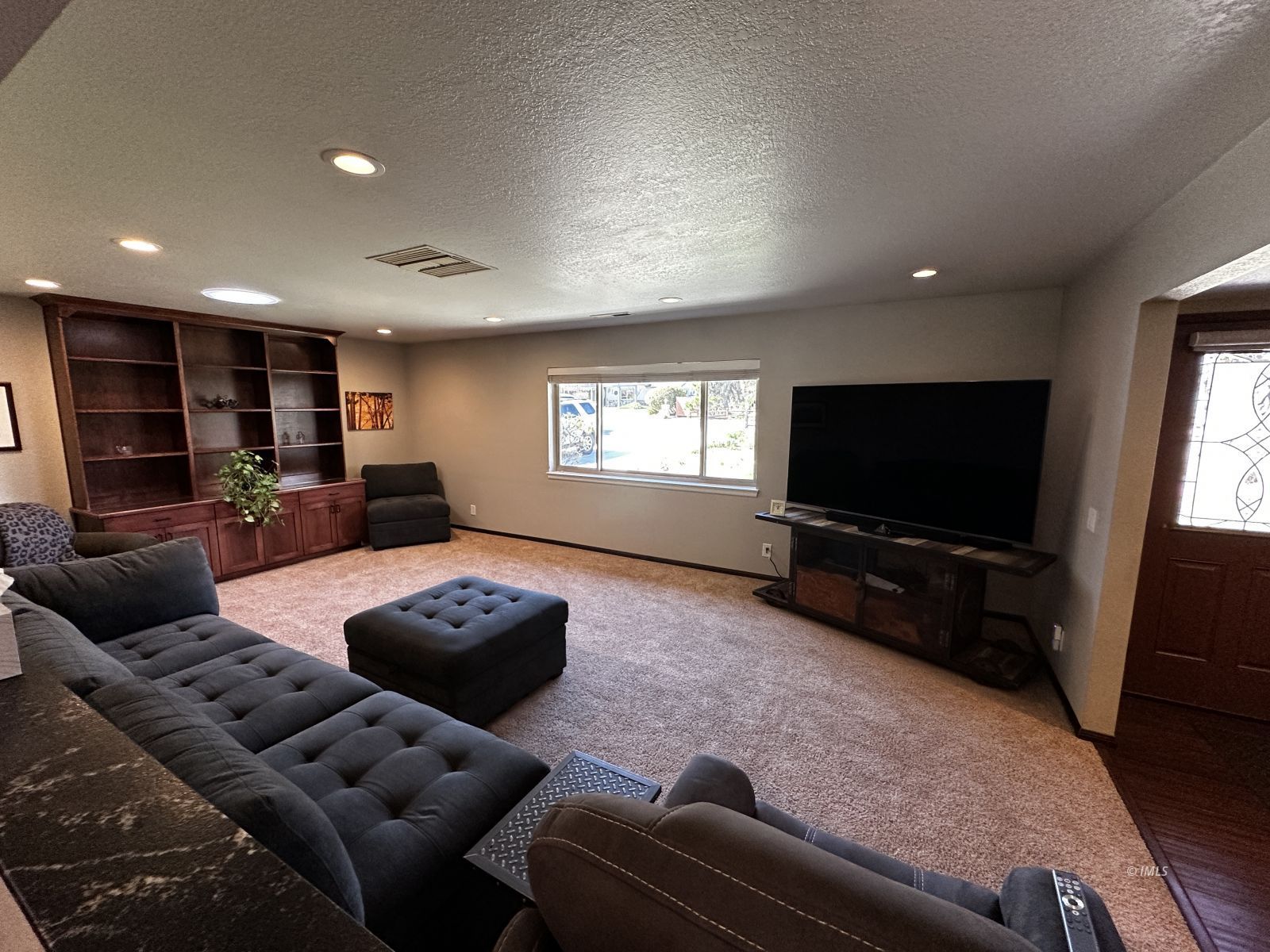 800 Valley W Circle Bishop, CA 93514 - Photo 5 of 26 Living room from Dining pass through