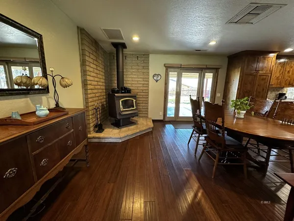 $785,000 | 800 Valley W Circle, Bishop, CA 93514