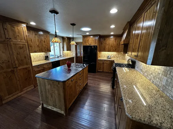 $785,000 | 800 Valley W Circle, Bishop, CA 93514