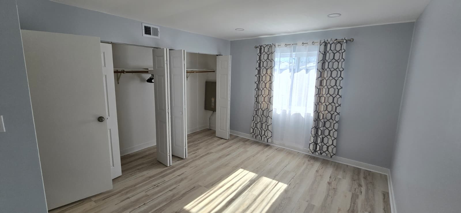 9475 Bay Colony Drive, Unit 3N Des Plaines, IL 60016 - Photo 12 of 14 a view of entryway with wooden floor