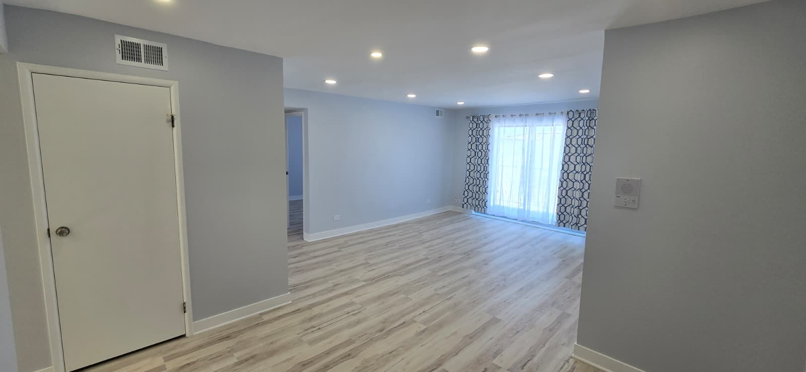 9475 Bay Colony Drive, Unit 3N Des Plaines, IL 60016 - Photo 2 of 14 a view of hallway with wooden floor