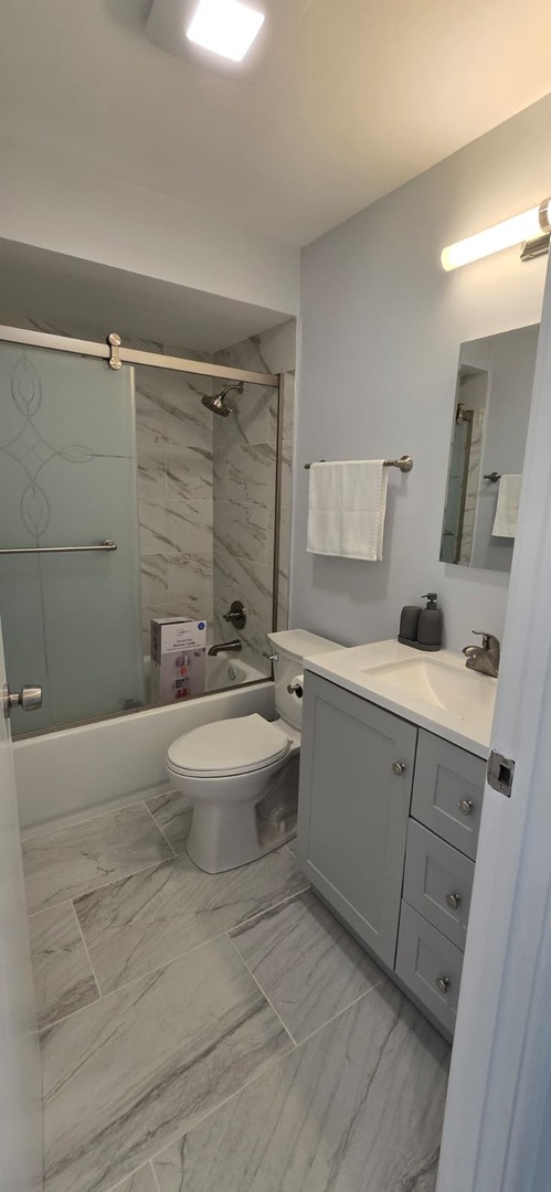 9475 Bay Colony Drive, Unit 3N Des Plaines, IL 60016 - Photo 10 of 14 a bathroom with a sink toilet and shower