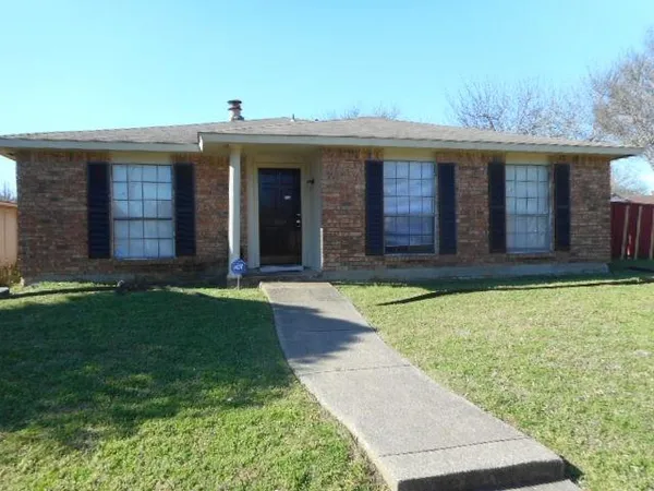 $2,050 | 9804 Sophora Circle, Dallas, TX 75249