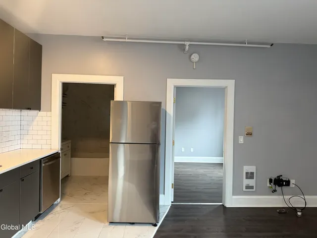 $1,400 | 5 Broadway, Unit 410, Troy, NY 12180