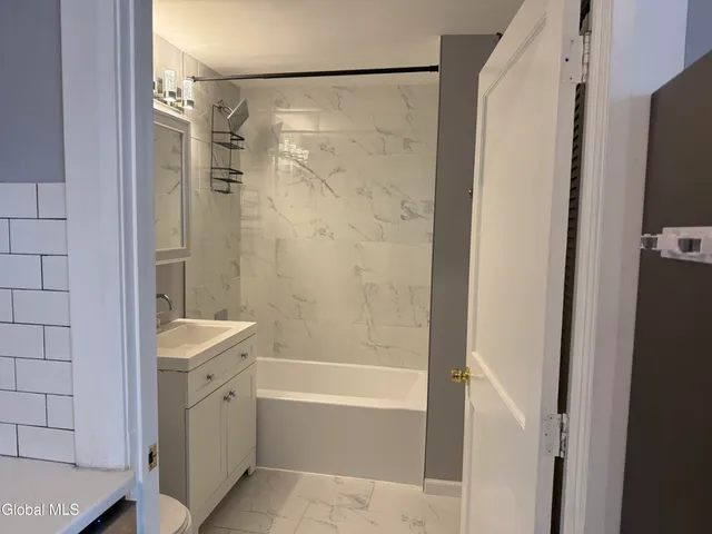 $1,400 | 5 Broadway, Unit 410, Troy, NY 12180