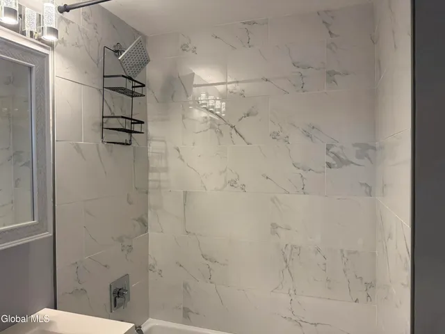 $1,400 | 5 Broadway, Unit 410, Troy, NY 12180