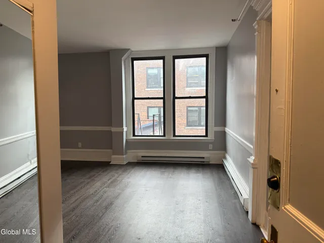 $1,400 | 5 Broadway, Unit 410, Troy, NY 12180