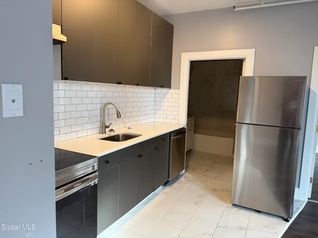 $1,400 | 5 Broadway, Unit 410, Troy, NY 12180