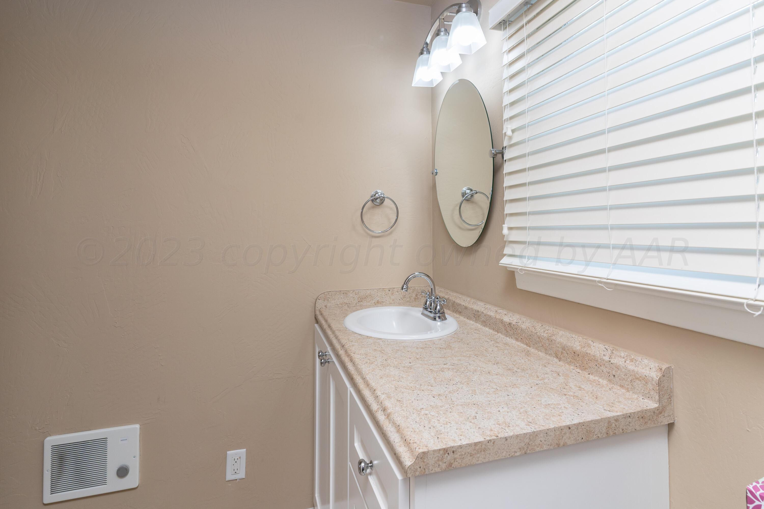 710 North Roberts Street Amarillo, TX 79107 - Photo 11 of 13 Mirror Roberts