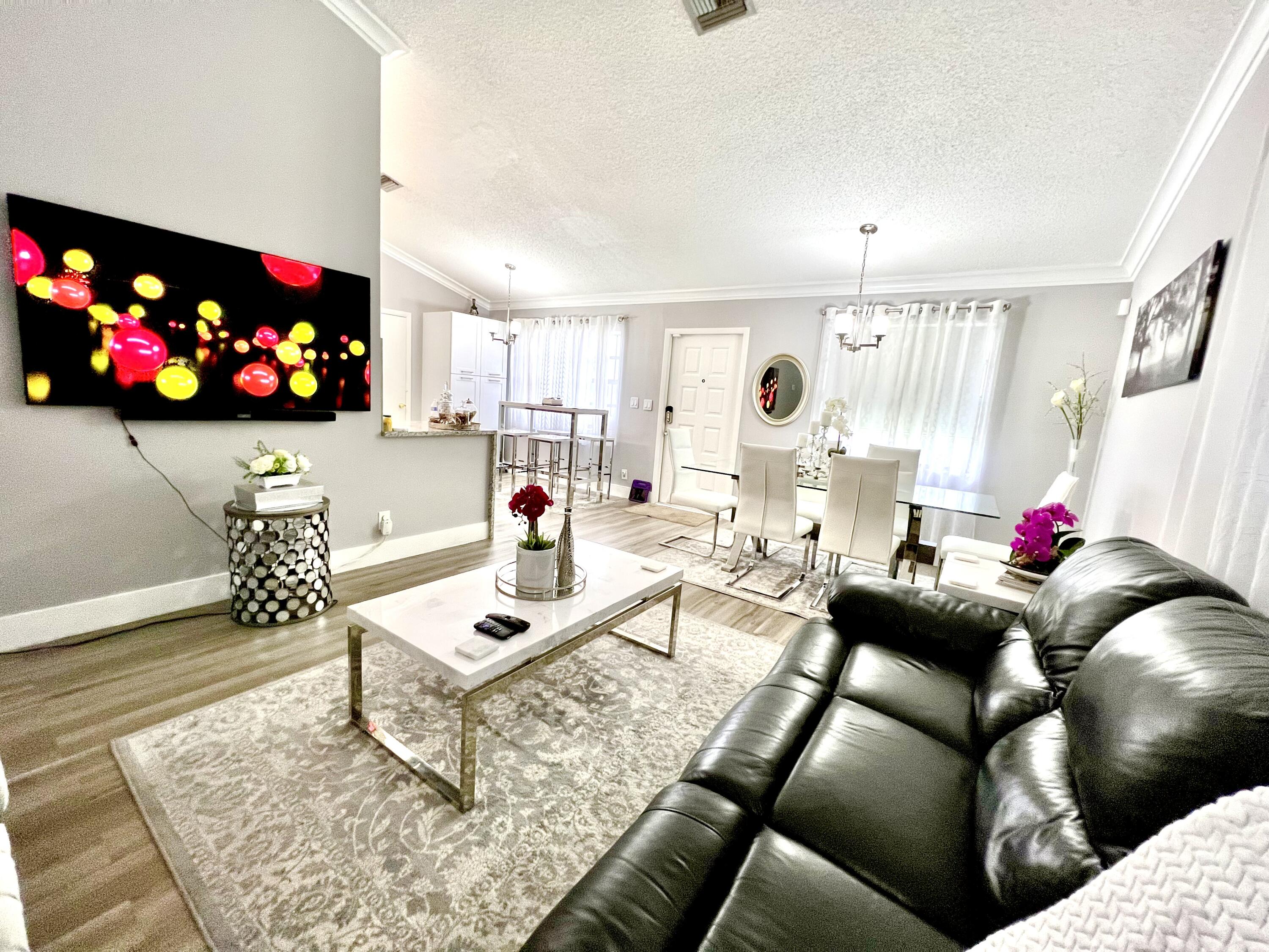 10545 Country Club Terrace Boca Raton, FL 33428 - Photo 4 of 34 10545 - Living Room