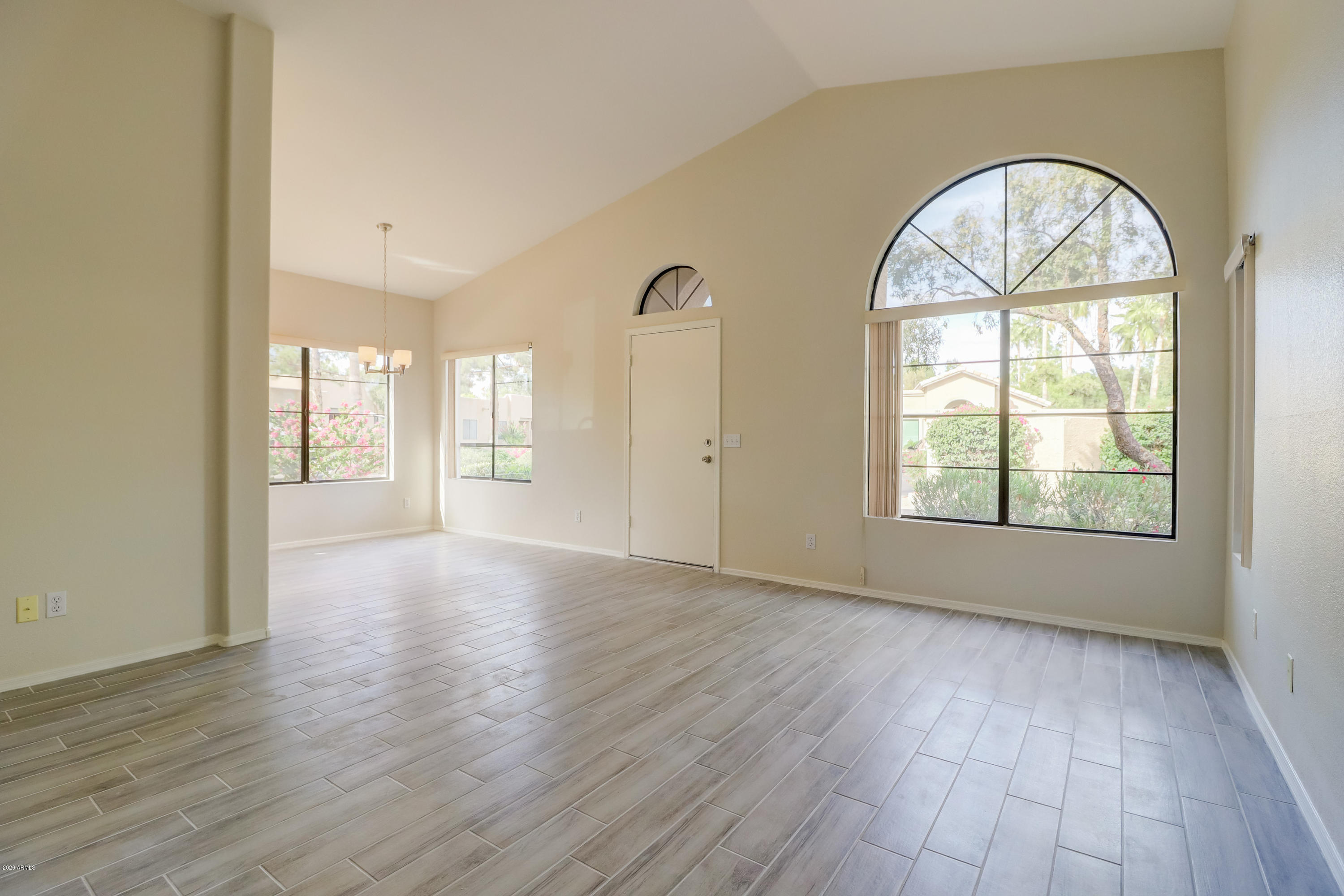 14300 West Bell Road, Unit 407 Surprise, AZ 85374 - Photo 2 of 19 Great Room