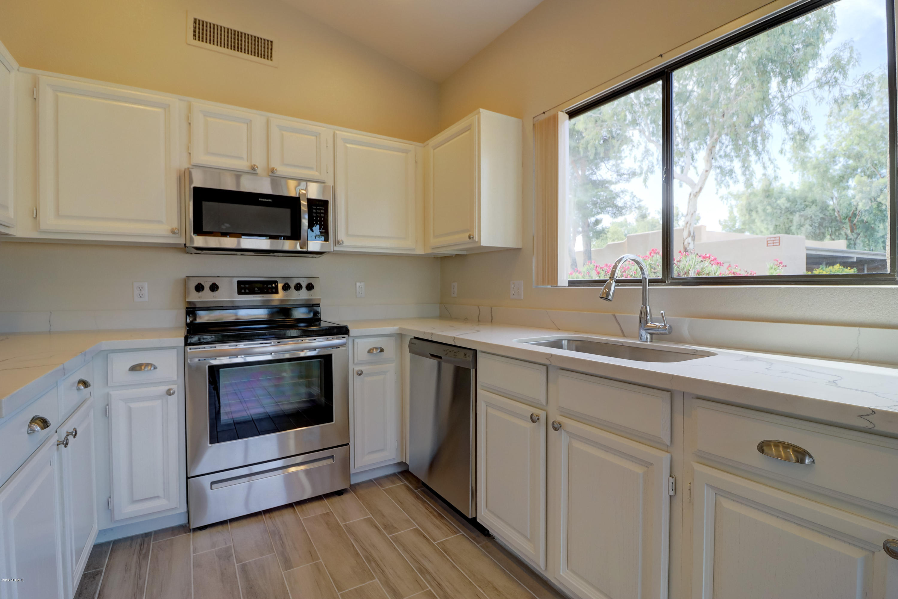 14300 West Bell Road, Unit 407 Surprise, AZ 85374 - Photo 5 of 19 Kitchen