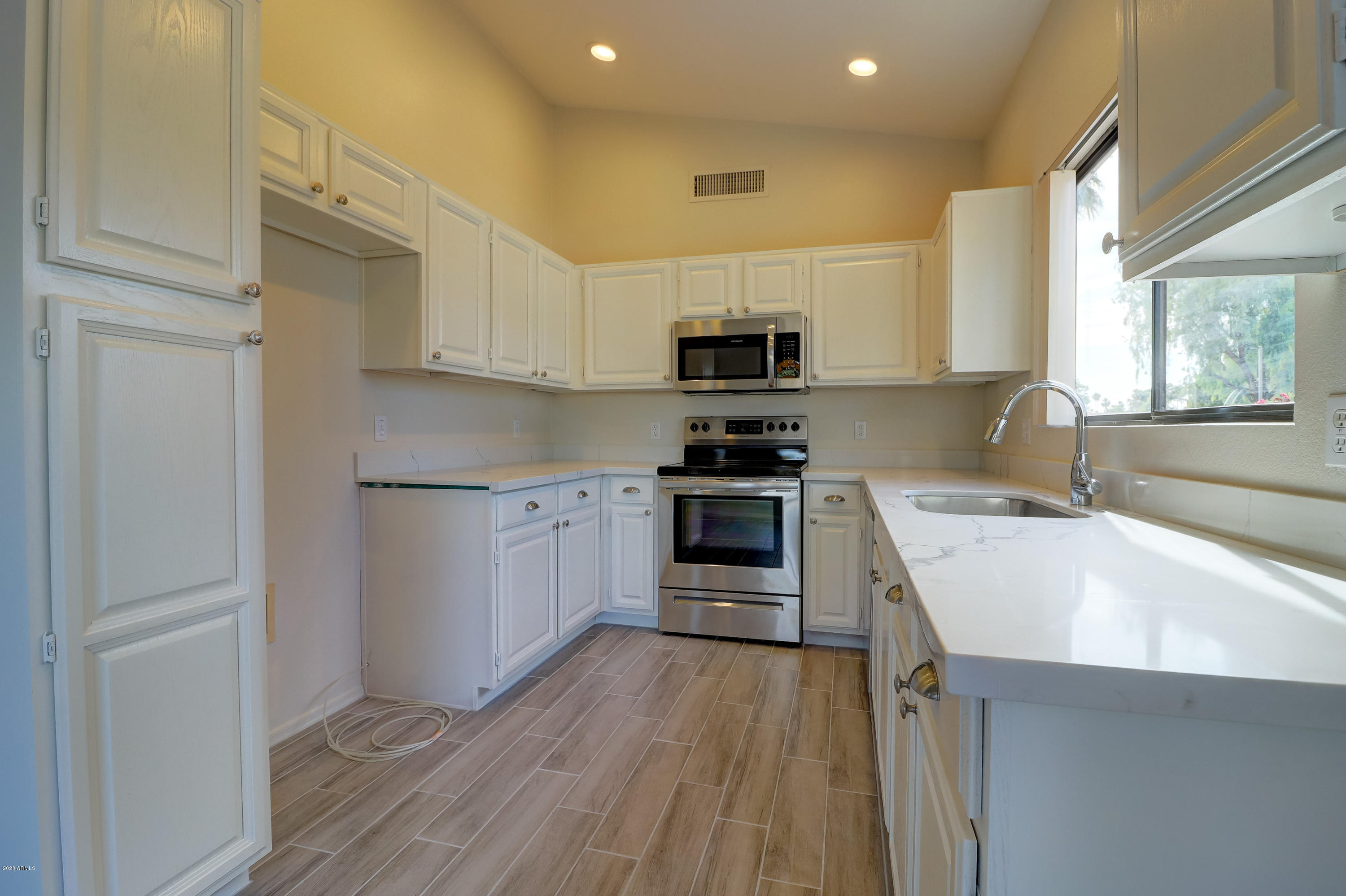 14300 West Bell Road, Unit 407 Surprise, AZ 85374 - Photo 6 of 19 Kitchen