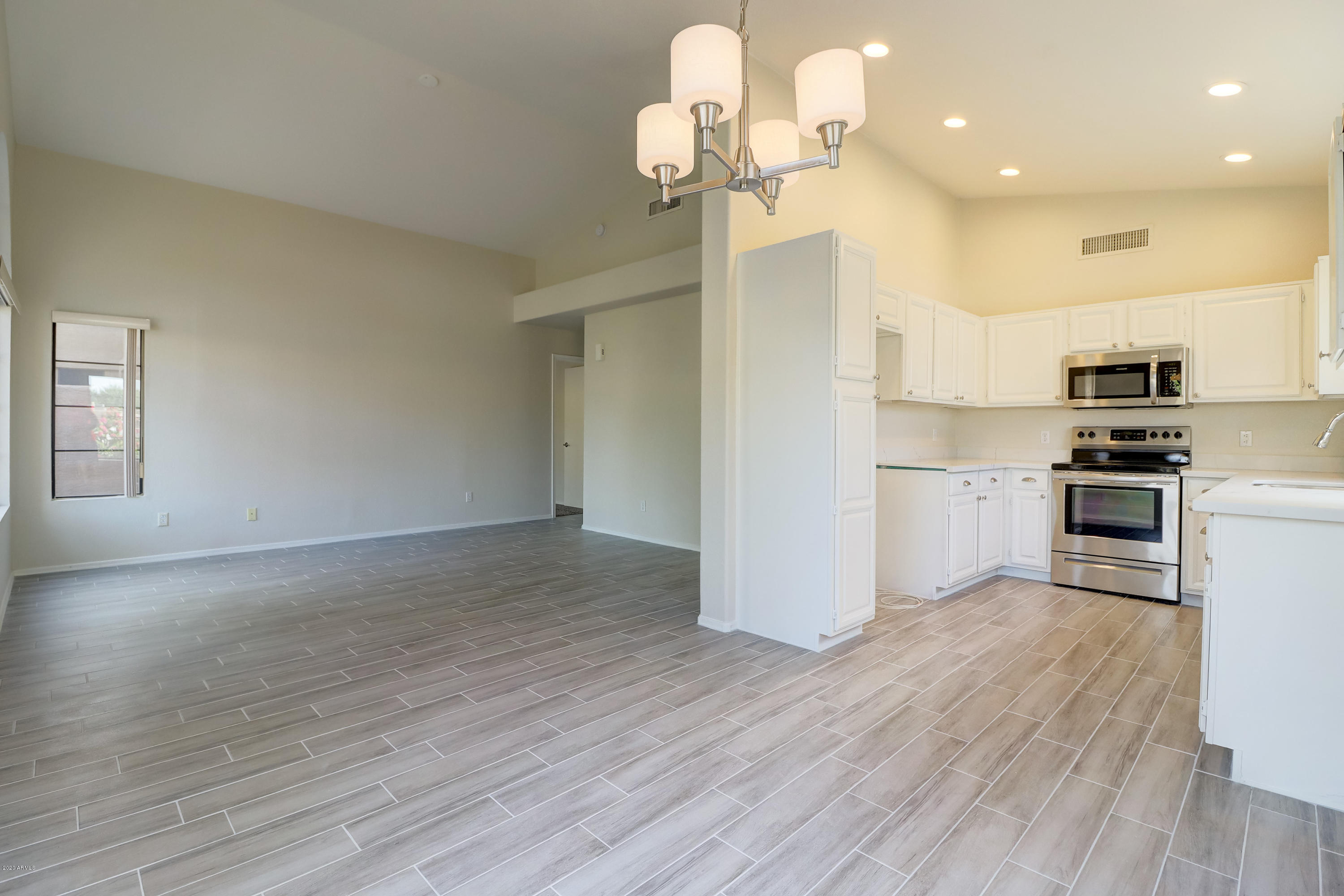 14300 West Bell Road, Unit 407 Surprise, AZ 85374 - Photo 7 of 19 Great Room