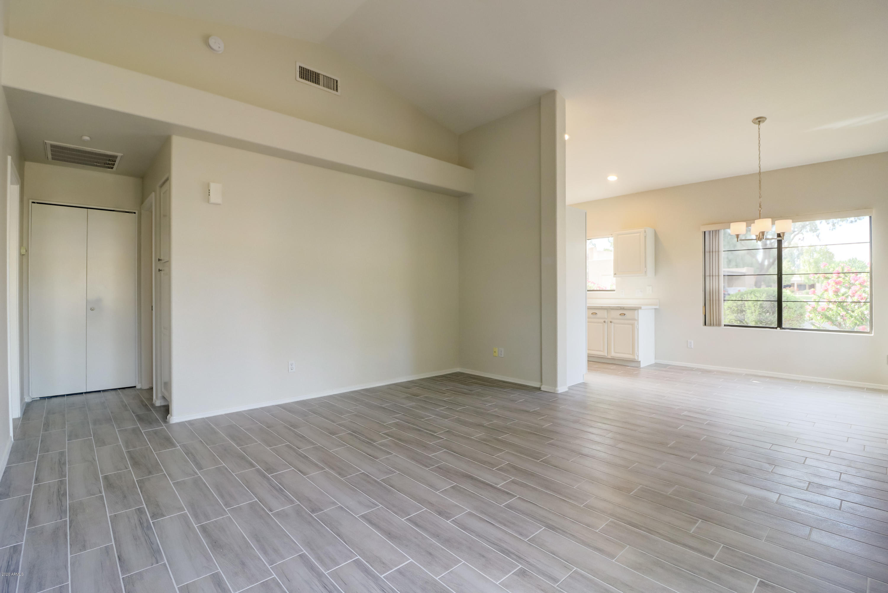 14300 West Bell Road, Unit 407 Surprise, AZ 85374 - Photo 8 of 19 Great Room