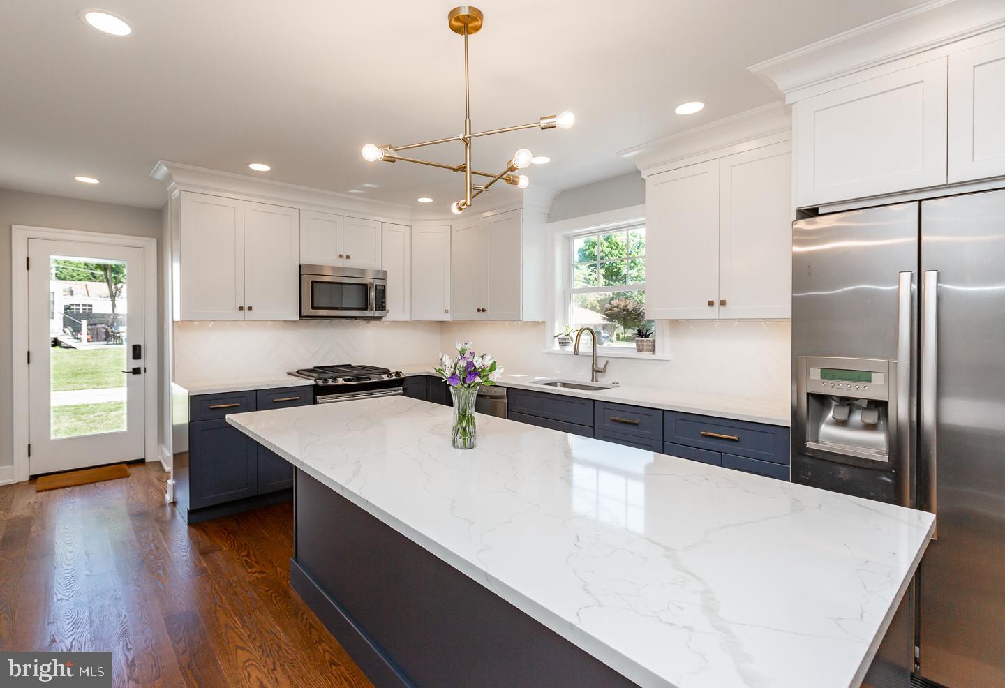 100 Bobbin Mill Road Media, PA 19063 - Photo 9 of 37 Newly Renovated Kitchen w/Quartz Countertops